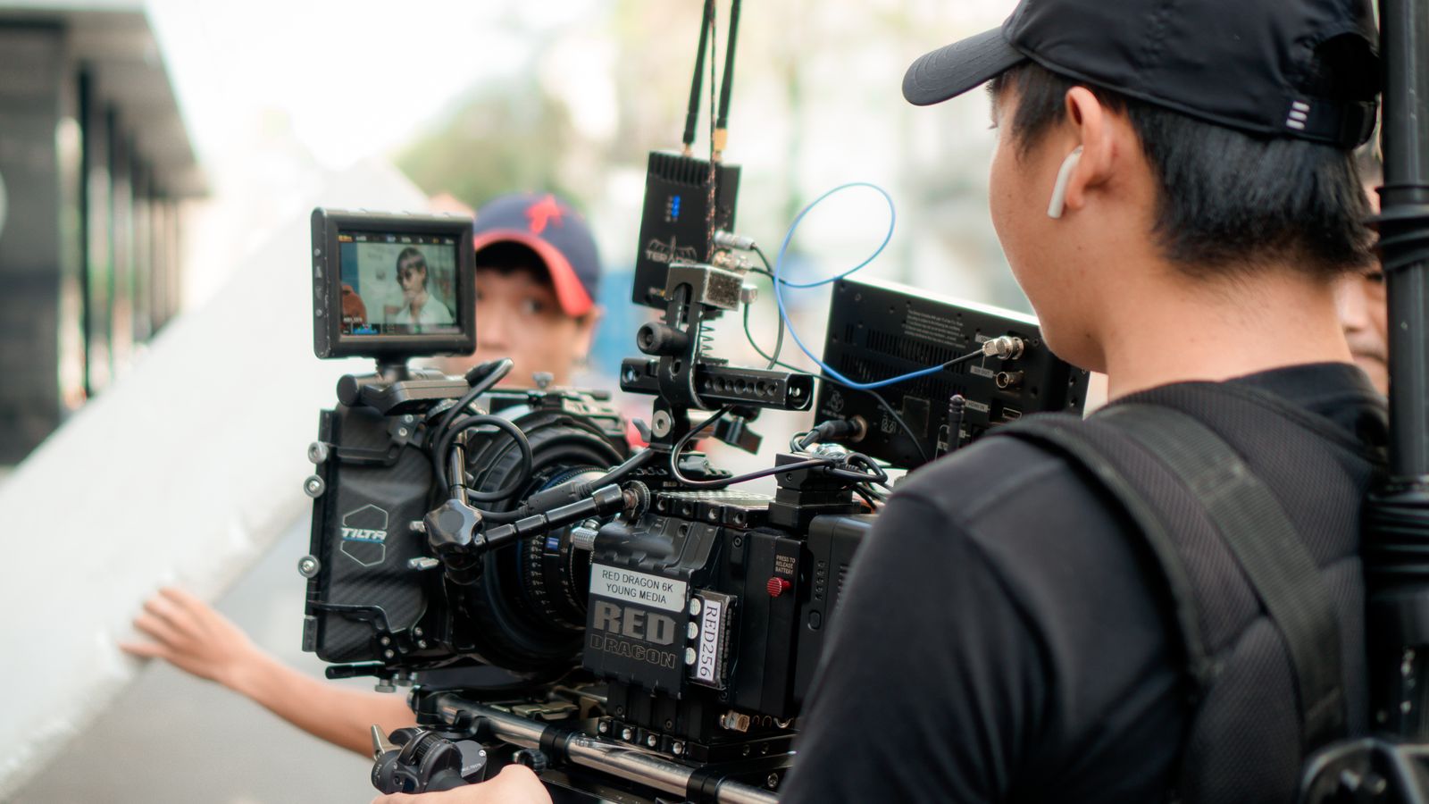 Operatore alla camera durante le riprese